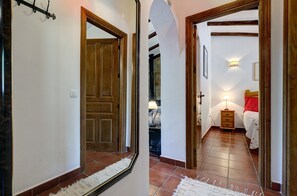 2 slaapkamers, een strijkplank/strijkijzer, gratis wifi, beddengoed