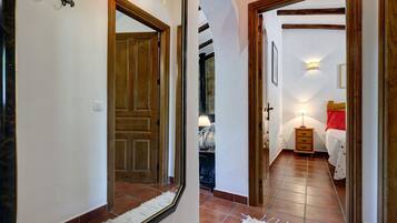 2 slaapkamers, een strijkplank/strijkijzer, gratis wifi, beddengoed