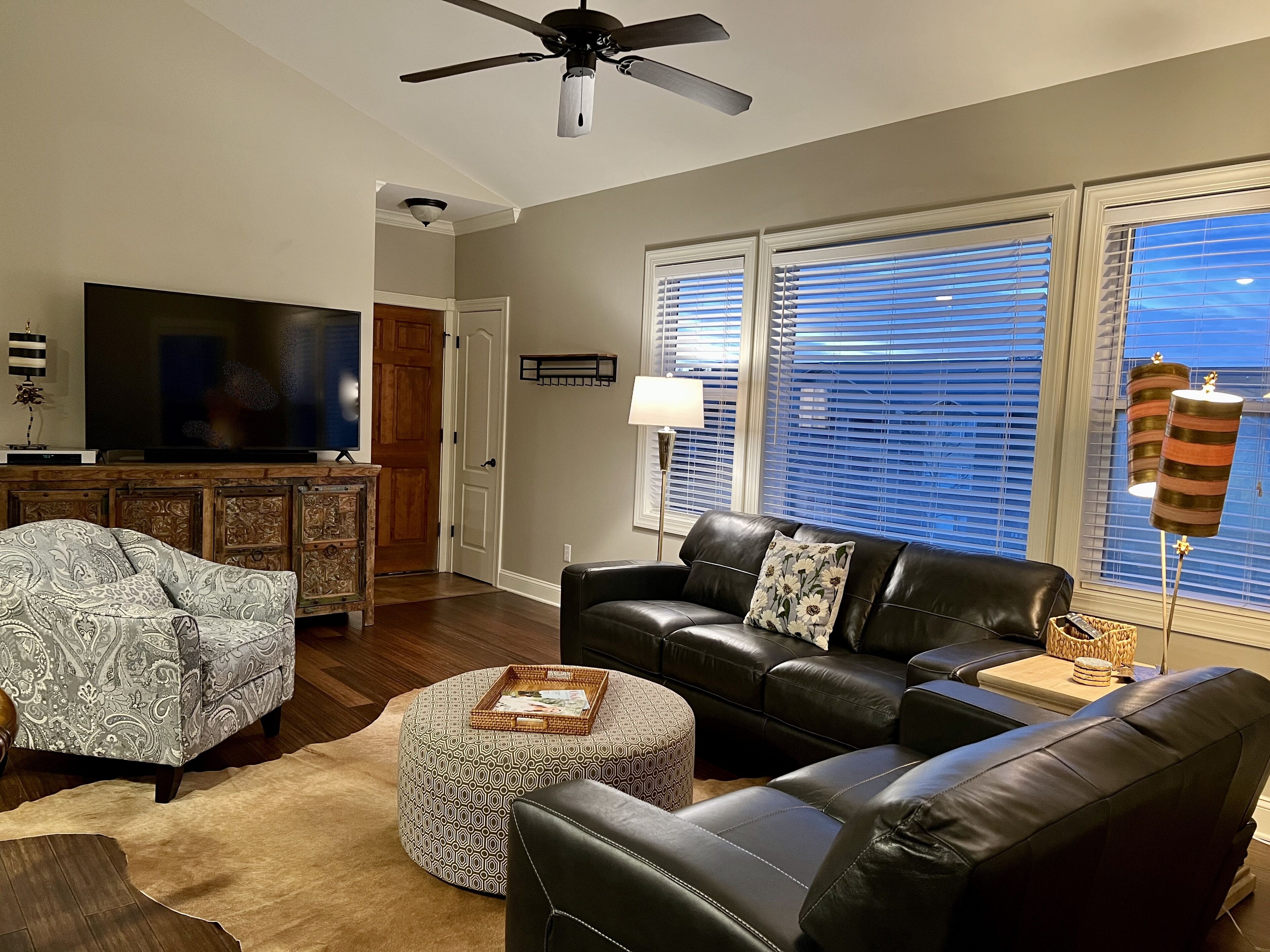 Oxford Condo-3Bed/2Ba Great Check-In/Out; Walk to Stadiums; Pickleball Courts