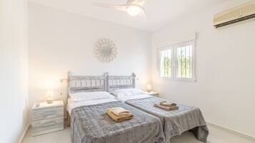 3 bedrooms, iron/ironing board, free WiFi, bed sheets