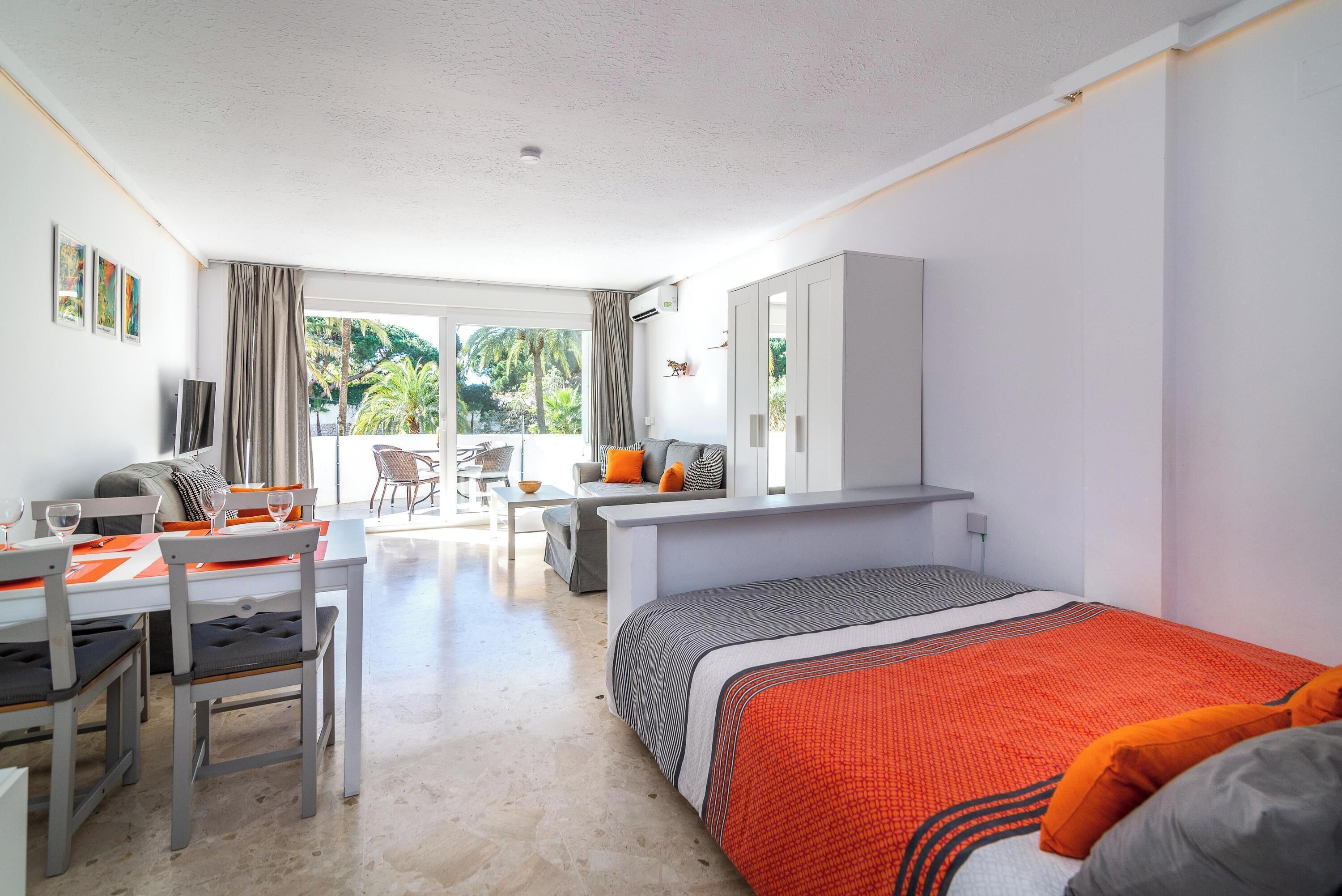 Iron/ironing board, free WiFi, bed sheets