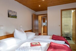 1 bedroom, Internet, bed sheets - Ferienwohnung Nr. 2, 1-2 Personen, 36 qm, Balkon mit Bergblick, TV, W-lan (Ramsau bei Berchtesgaden)