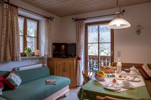Ferienwohnung Nr. 2, 1-2 Personen, 36 qm, Balkon mit Bergblick, TV, W-lan