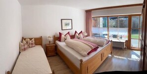 1 bedroom, bed sheets - Vacation apartment Falkenstein for 2 persons with terrace, 45 sqm, eat-in kitchen (Inzell)