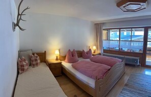 1 bedroom, bed sheets