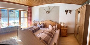 1 bedroom, bed sheets - Vacation apartment Frillensee for 2 persons with terrace, 38 sqm, eat-in kitchen (Inzell)