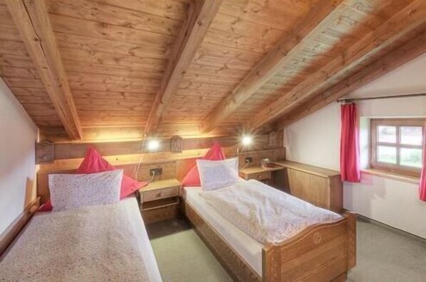 2 bedrooms, internet, bed sheets