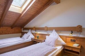 2 bedrooms, internet, bed sheets
