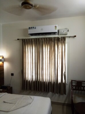 Economy Double Room, 1 Bedroom, City View | Desk, laptop workspace, iron/ironing board, free WiFi - PPH Living Athithi Inn Corporate Stay (Coimbatore)