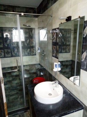 Family Apartment | Bathroom | Shower, free toiletries, towels - PPH Living Athithi Inn Corporate Stay (Coimbatore)
