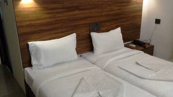 Family Apartment | Desk, laptop workspace, iron/ironing board, free WiFi