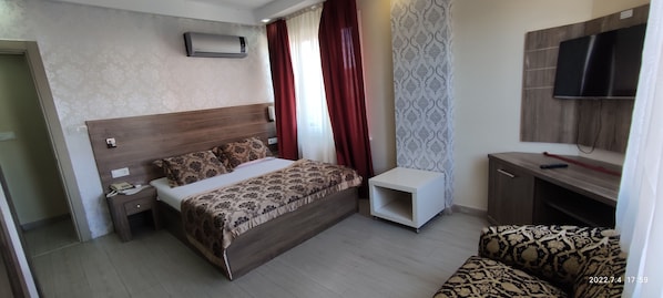 Classic Suite | Premium bedding, free WiFi, bed sheets