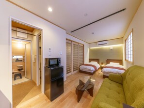 Departamento básico | Decoración personalizada, muebles diferentes, escritorio y wifi gratis 