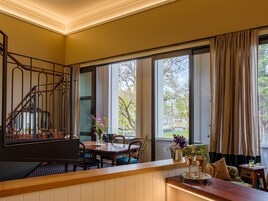 Smart TV 32 cm con canales de televisión digitales, televisión