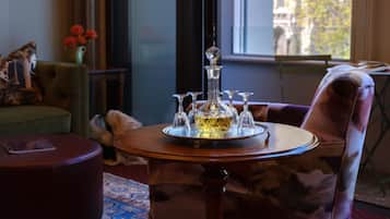 Luxury Apartment (The Gaynor Clayton) | Living area