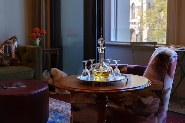 Luxury Apartment (The Gaynor Clayton) | Living area | 32-cm Smart TV with digital channels, TV
