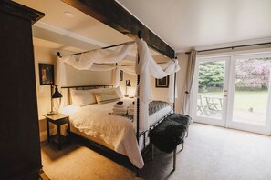 7 bedrooms, iron/ironing board, free WiFi, bed sheets