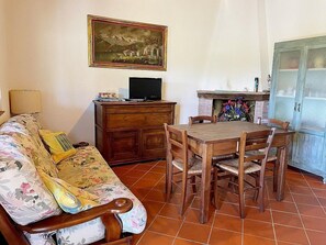 TV, caminetto