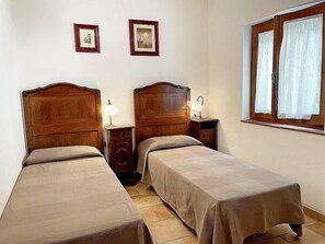 2 عدّة غرف نوم ومكواة/لوح كي وواي فاي مجانًا وملاءات أسرّة