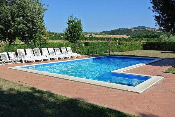 Pool - Casa Maggiorana C: A characteristic and welcoming apartment that is part of an ancient country house surrounded by the greenery, with Free WI-FI. (Campagnatico)