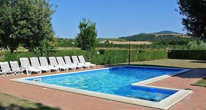 Casa Maggiorana C: A characteristic and welcoming apartment that is part of an ancient country house surrounded by the greenery, with Free WI-FI.