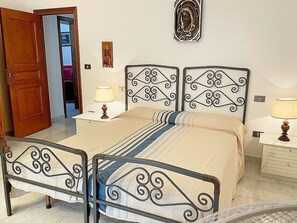 2 bedrooms, iron/ironing board, free WiFi, bed sheets - Casa Maggiorana C: A characteristic and welcoming apartment that is part of an ancient country house surrounded by the greenery, with Free WI-FI. (Campagnatico)