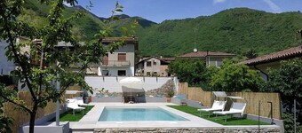 Villa Marsica E: A modern and graceful two-story apartment immersed in a splendid landscape, in the heart of a wonderful little town, with Free WI-FI.