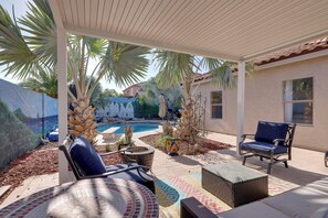 A covered patio area with a pool, outdoor seating, and a mural on the wall. - Family Home w/ Community Perks in Peoria (Peoria)