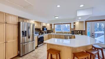 冰箱、微波炉、烤箱、炉灶