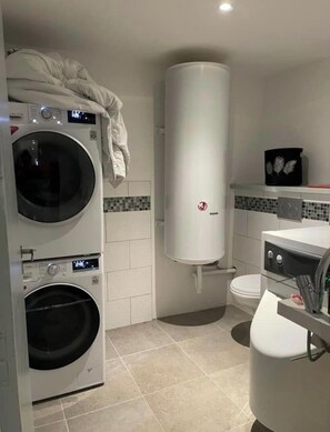 Shower - Romantic European style in heart of Bangkok (Krung Thep Maha Nakhon)