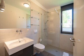 Shower, hair dryer, towels - Villa Maxim, App. 1, Germany (Heringsdorf)