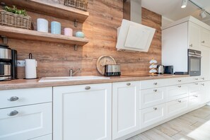 Fridge, oven, dishwasher, coffee/tea maker - Quartier am Waldschloss, App. 03 (Heringsdorf)
