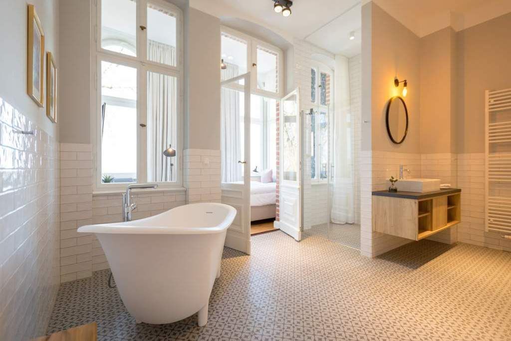 Een douche, een haardroger, handdoeken