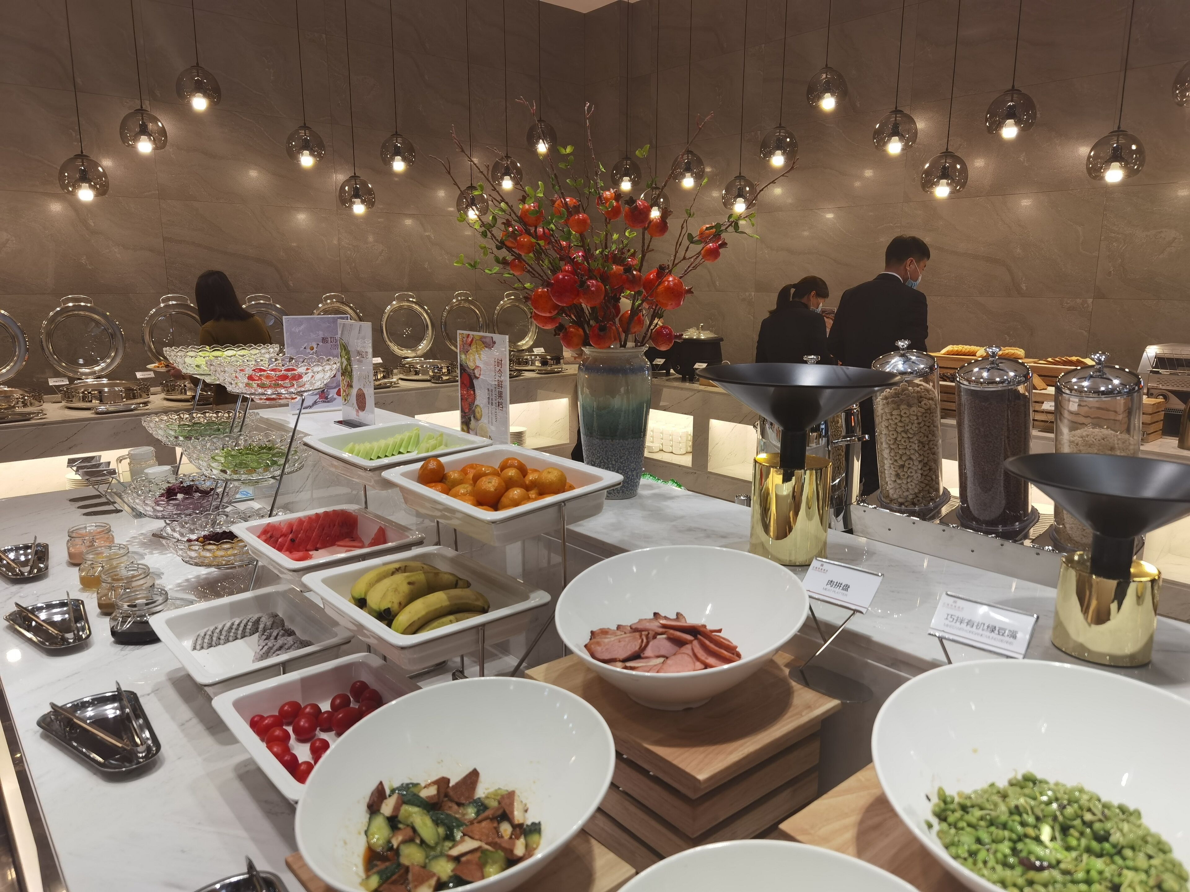 Daily buffet breakfast (CNY 58 per person)