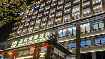 住宿正面 (夜晚)