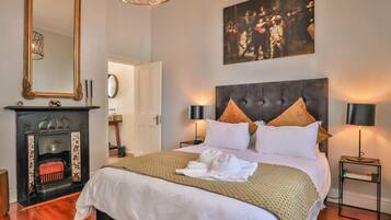 Apartamento (2 Bedrooms) | 2 quartos, cofres nos quartos, individualmente mobiliados