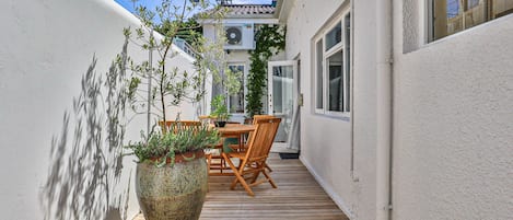 Apartment (2 Bedrooms) | Pemandangan halaman dalam
