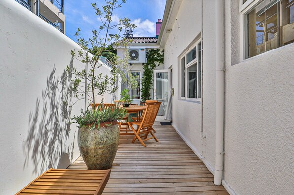 Appartamento (2 Bedrooms) | Vista cortile