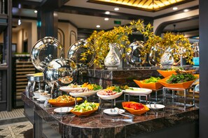 Frokostbuffé hver dag (VND 375000 per person)