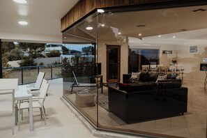 Interior - Beachfront (Penneshaw)