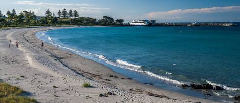 Una spiaggia nelle vicinanze