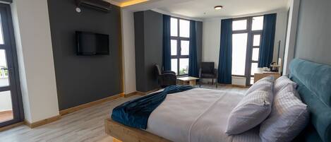 Ropa de cama de alta calidad, camas con efecto memoria y minibar