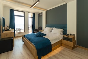 Premium bedding, memory-foam beds, minibar, desk - Sunrise Hotel (Sinop)