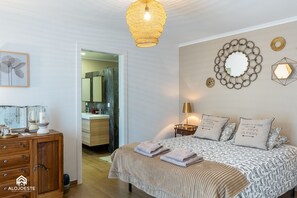 5 habitaciones, tabla de planchar con plancha y wifi gratis 