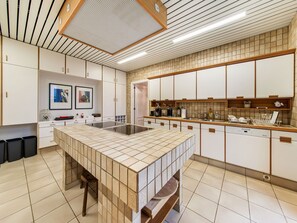 Fridge, microwave, oven, coffee/tea maker