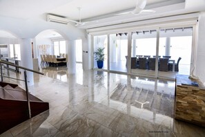 Interior - stunning 6 bedroom oceanfront luxury property in St Maarten (Philipsburg)
