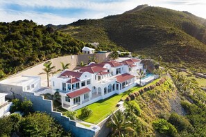 Exterior - stunning 6 bedroom oceanfront luxury property in St Maarten (Philipsburg)