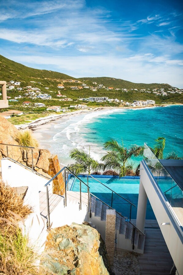 Pool - stunning 6 bedroom oceanfront luxury property in St Maarten (Philipsburg)