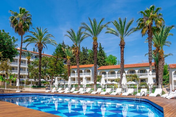 Indoor pool, seasonal outdoor pool, pool umbrellas, sun loungers