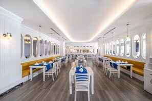 2 restaurants, breakfast served - Utopia Beach Club (Alanya)